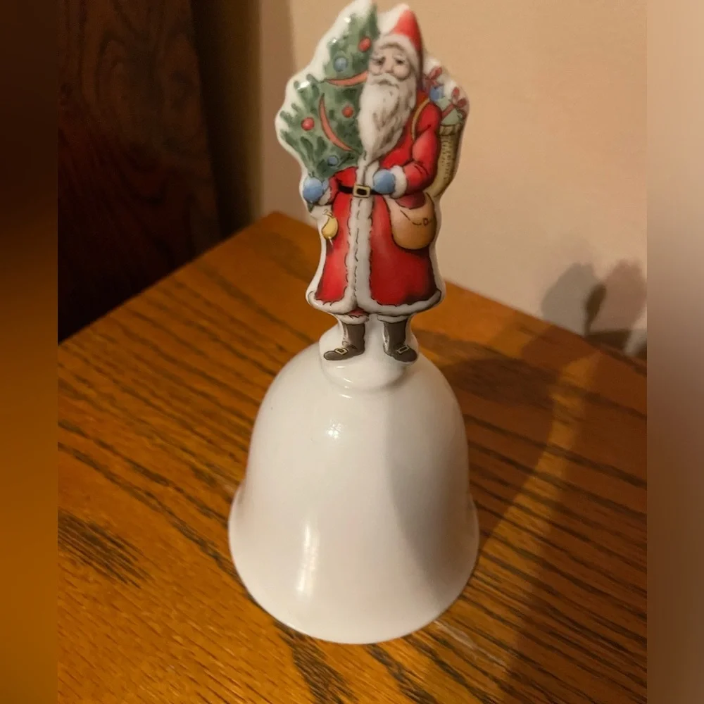 PORCELAIN Vintage Santa Dinner Bell w Clapper ⭐️Rare Find⭐️ Approximately 6” EUC